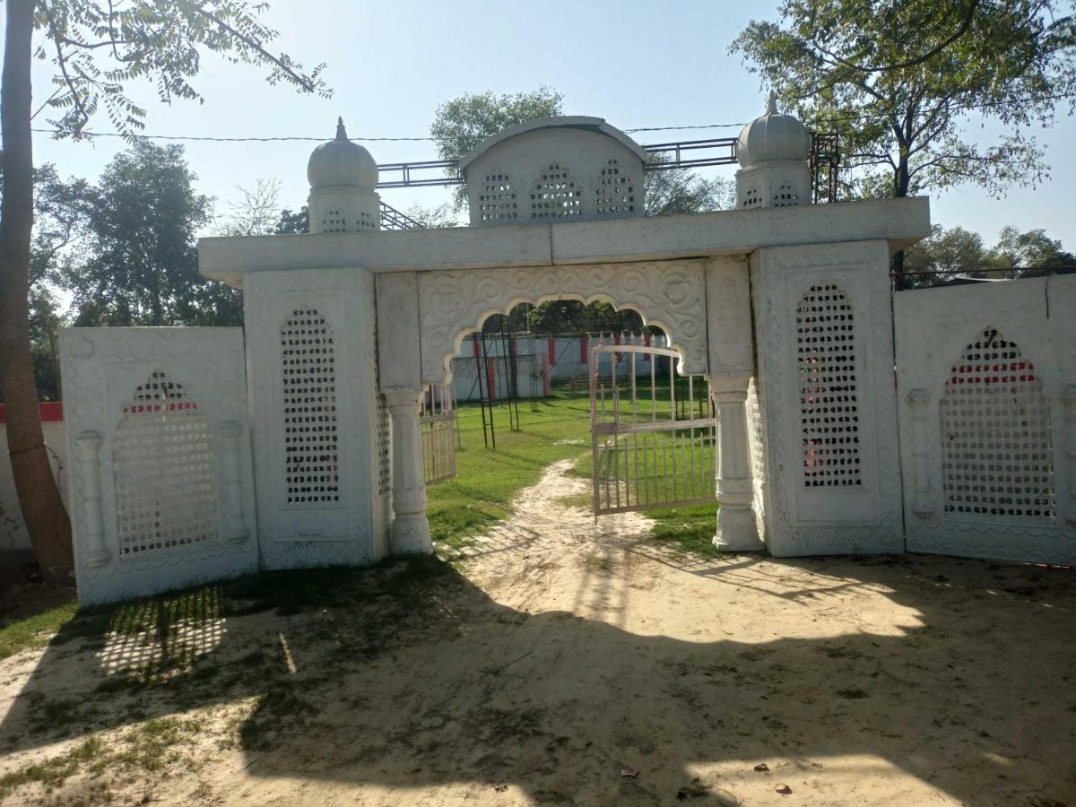 Oyo Hotel Ss Grand Lucknow Bagian luar foto